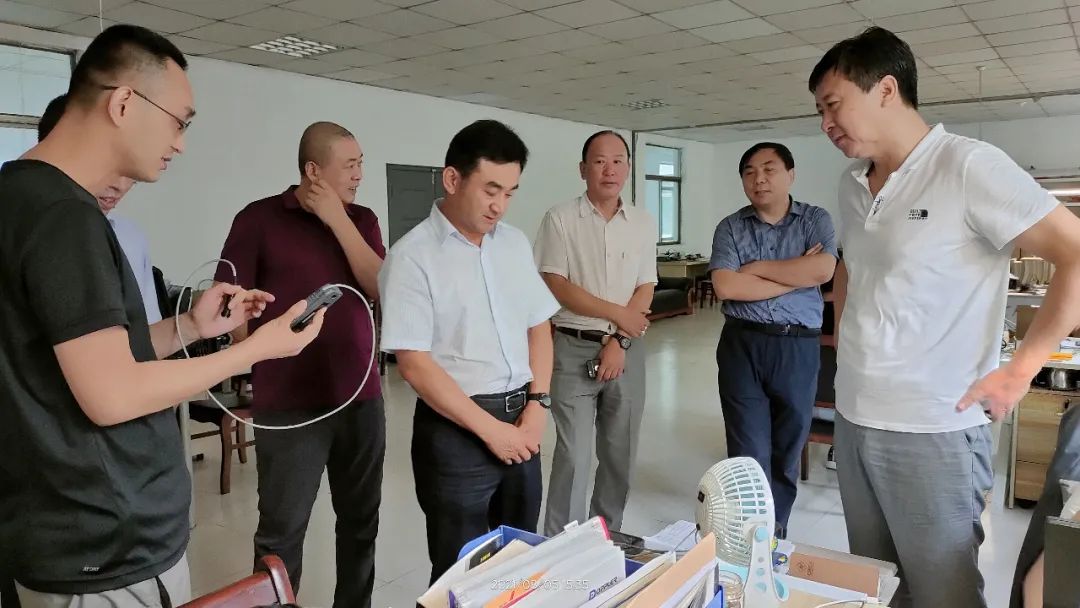 國家（濟寧）高新技術產業開發區創新創業服務中心領導一行蒞臨科電公司調研考察